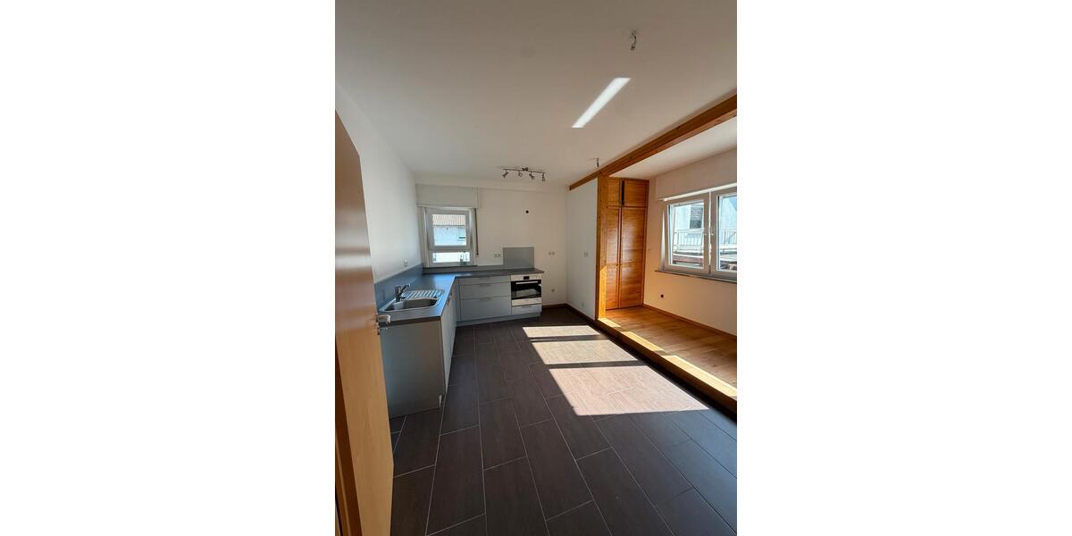 Etagenwohnung Hatzenbühl - 4 Zimmer, 125 m&sup2;, 1.100&euro; | Angebot:25415292