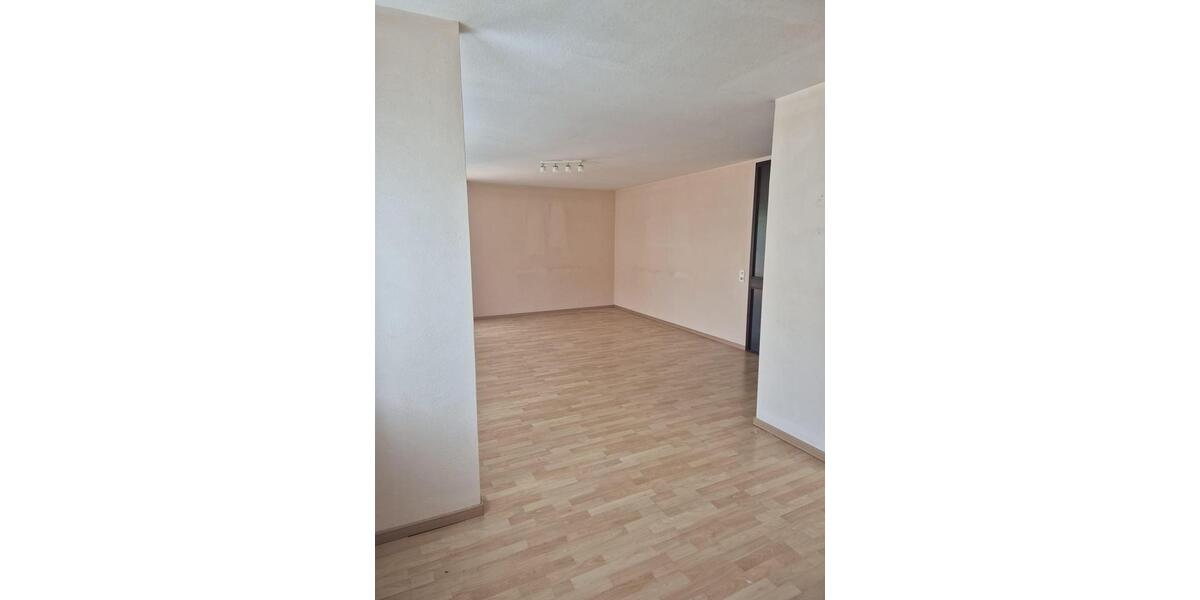 Erdgeschoßwohnung Schiffweiler - 3 Zimmer, 84 m&sup2;, 680&euro; | Angebot:26152467