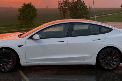 Tesla Model 3 13.990 km 44.890 &euro; Beienrode bei Göttingen 37130