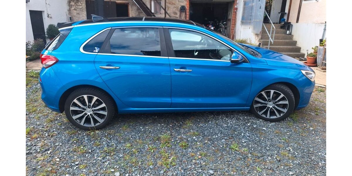 Hyundai i30 115.000 km 11.000 &euro; Tiefenbach 93464