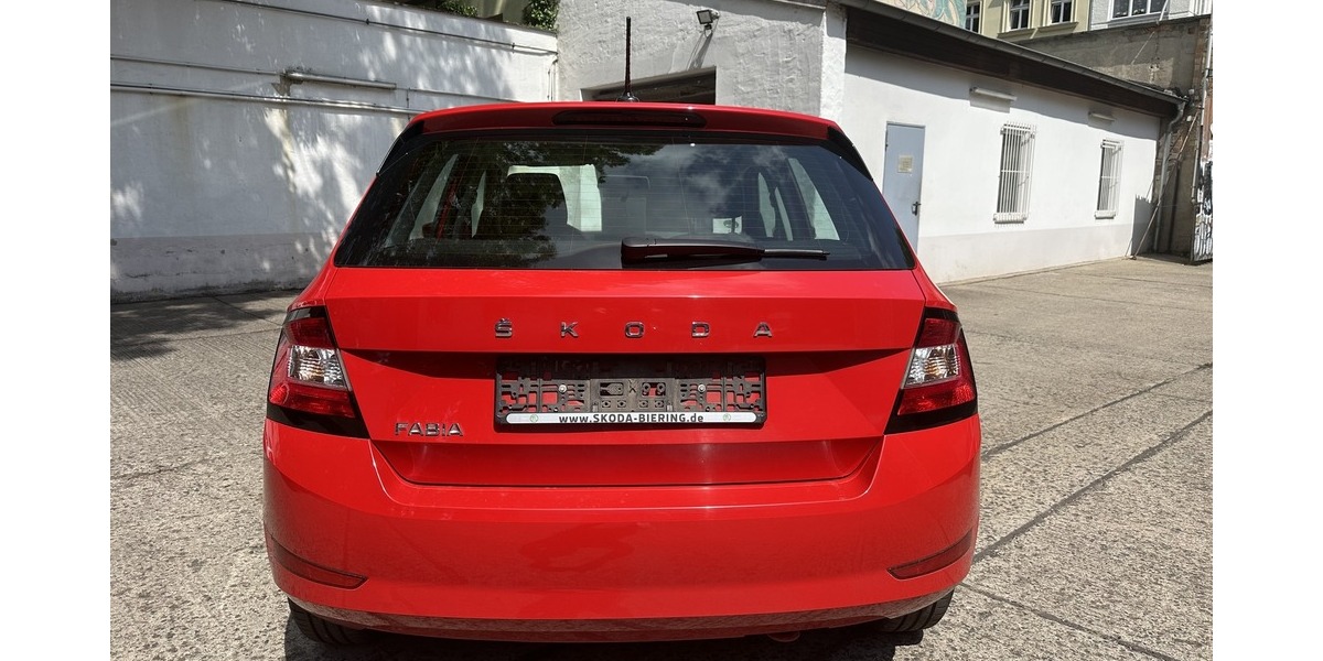 Skoda Fabia 1.0 Ambition 1.Hand Klima 34.792 km 11.690 € Berlin 10247