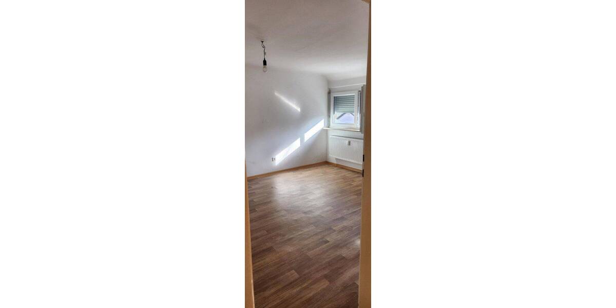 Etagenwohnung Erlangen Tennenlohe - 6 Zimmer, 125 m&sup2;, 1.250&euro; | Angebot:26871424