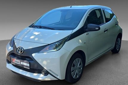 Toyota Aygo (X) 31.500 km 7.495 &euro; Hochstetten-Dhaun 55606