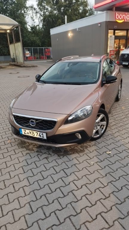 V40 Cross Country