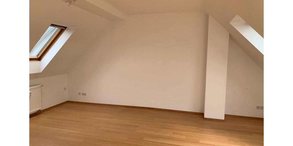 Dachgeschoßwohnung Chemnitz Kapellenberg - 3.5 Zimmer, 77 m&sup2;, 135.000&euro; | Angebot:25404114