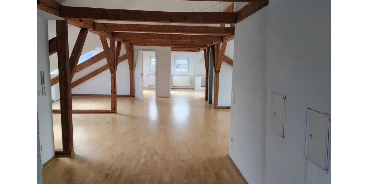 Dachgeschoßwohnung Walldürn - 3 Zimmer, 100 m&sup2;, 800&euro; | Angebot:26221333