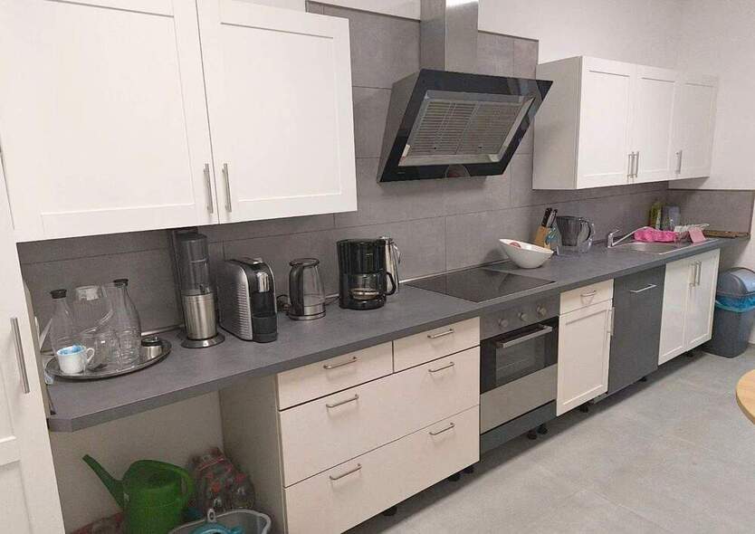*Neubau* Erstbezug - Zweiraum Büro möbliert