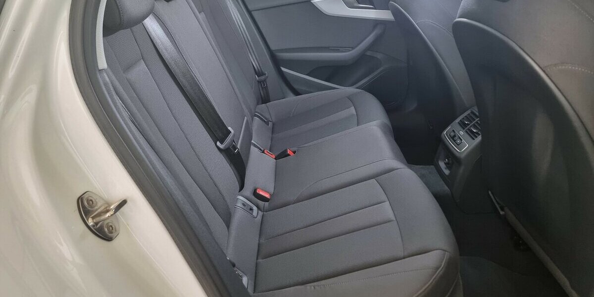 Audi A4 40 TFSI S line MHEV LED ACC AHK Navi Massage 76.500 km 28.800 &euro; Garrel 49681
