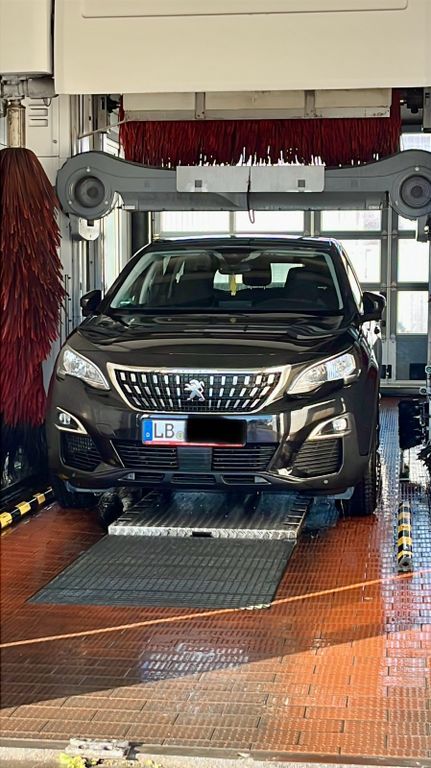Peugeot 5008 150.000 km 15.400 € Affalterbach 71563