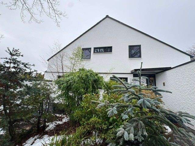 Einfamilienhaus Friedrichsdorf - 8 Zimmer, 224 m&sup2;, 2.900&euro; | Angebot:24708475