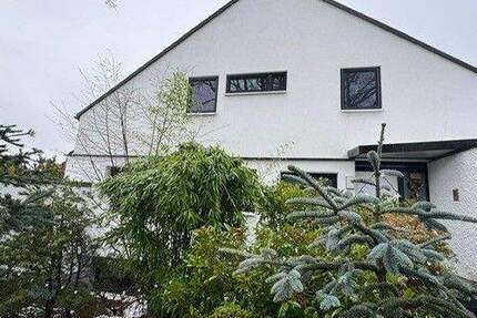 Haus Friedrichsdorf - 8 Zimmer, 224 m&sup2;, 2.900&euro; | Angebot:24708475