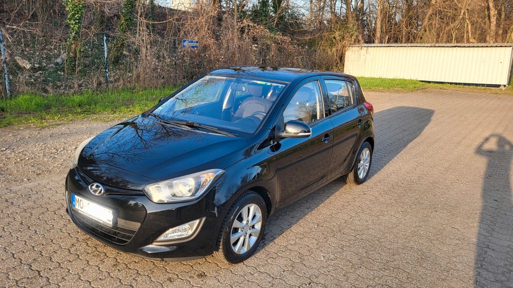 Hyundai i20 129.847 km 4.399 &euro; Moers 47443