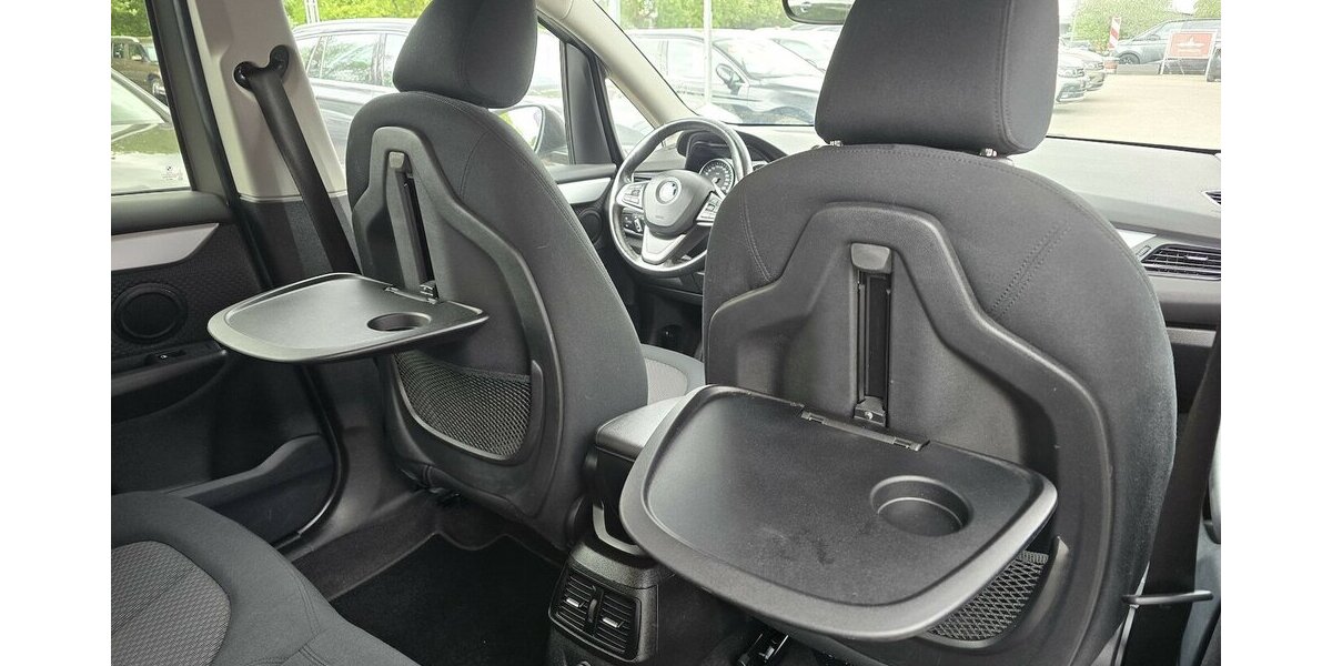 BMW 218 Active Tourer d ADVANTAGE/7-SITZER/AHK/KLIMA 179.900 km 11.900 &euro; Villingen-Schwenningen 78054
