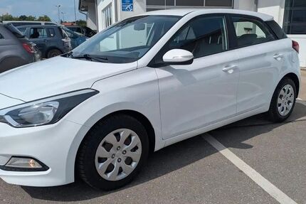 Hyundai i20 99.878 km 7.990 &euro; Dösingen 87679
