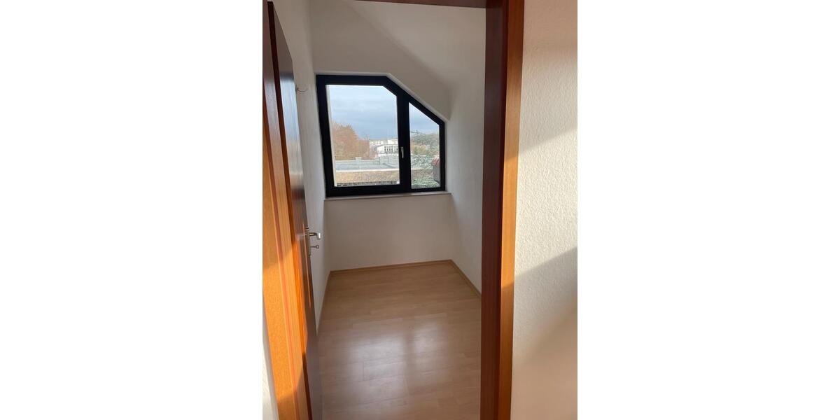 Dachgeschoßwohnung Bergisch Gladbach Frankenforst - 1 Zimmer, 30 m&sup2;, 490&euro; | Angebot:24971992