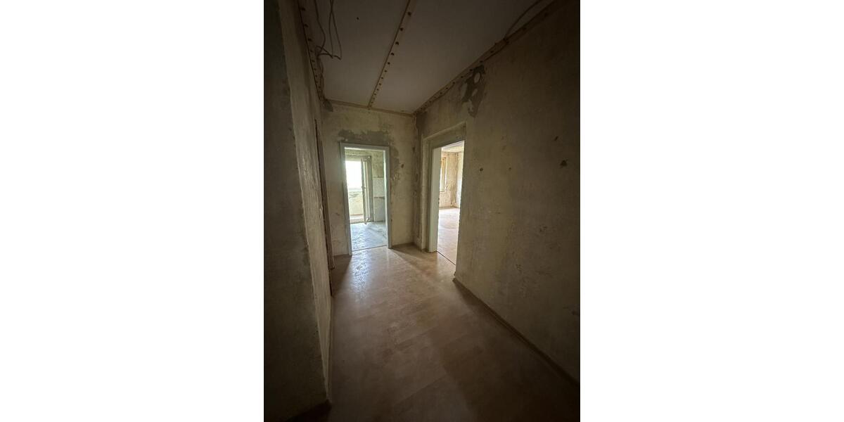Hochparterre Hohenmölsen - 3 Zimmer, 67 m&sup2;, 55.000&euro; | Angebot:25253817
