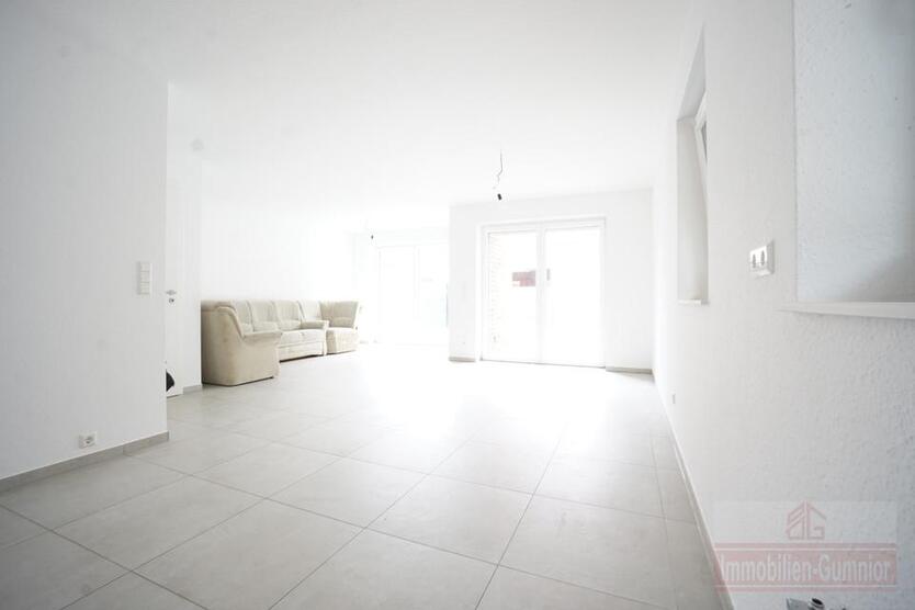 ImmobilieN GUMNIOR präsentiert *provisionsfrei*: Moderne Doppelhaushälfte in Emsbüren mit Garten und Carport