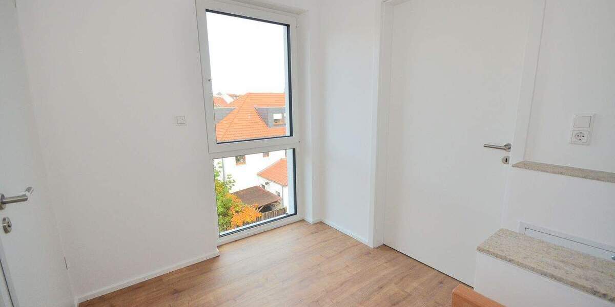 Urbaner Rückzugsort im Stadthaus: Wohnen mit Stil und Effizienz in Neu-Isenburg 5 zimmer