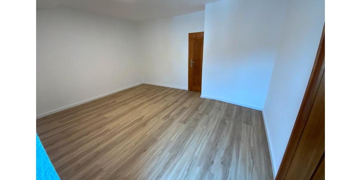 Dachgeschoßwohnung Zella-Mehlis Mehlis - 3 Zimmer, 75 m&sup2;, 550&euro; | Angebot:26041702