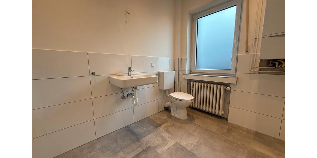 Dachgeschoßwohnung Grefrath - 4 Zimmer, 120 m&sup2;, 1.200&euro; | Angebot:25365398