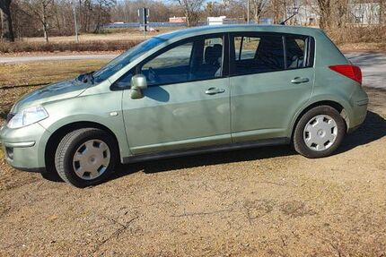 Nissan Tiida 147.500 km 3.200 &euro; senftenberg 01968