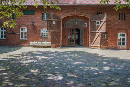 Idyllisch gelegener Landsitz auf ca. 5700 m² Grundstück - mit Gastronomiefläche und 2-Fam Haus zimmer