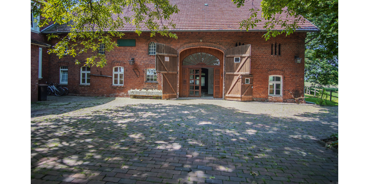 Idyllisch gelegener Landsitz auf ca. 5700 m² Grundstück - mit Gastronomiefläche und 2-Fam Haus zimmer