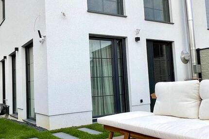 Haus Hilden Kalstert - 5 Zimmer, 214 m&sup2;, 3.500&euro; | Angebot:23500192