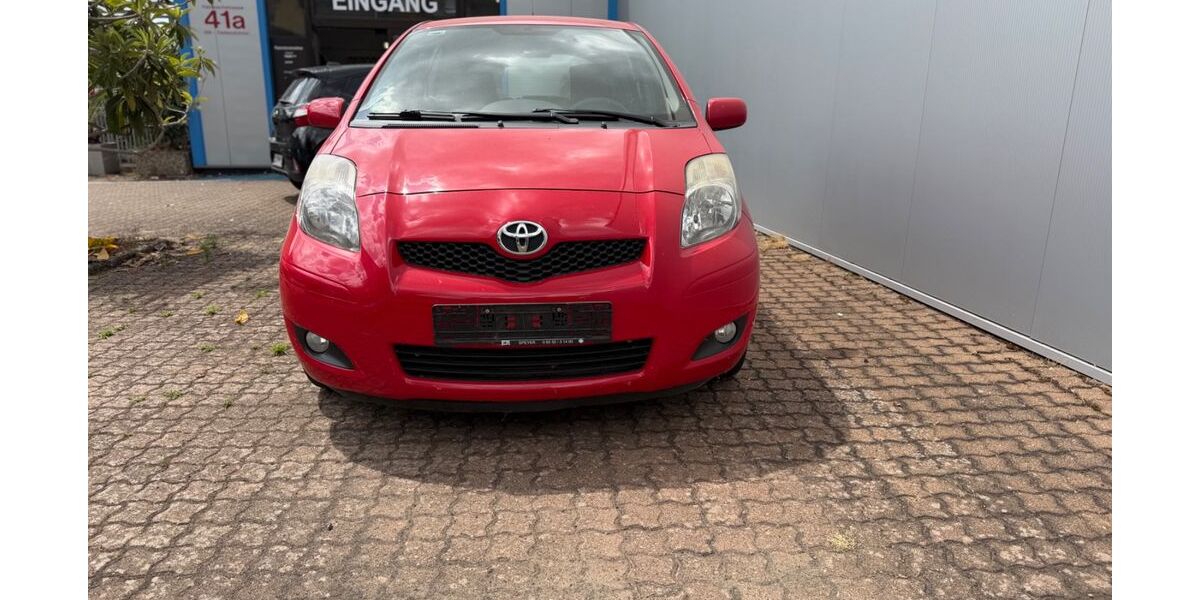 Toyota Yaris 96.000 km 7.499 &euro; Landau in der pfalz 76829