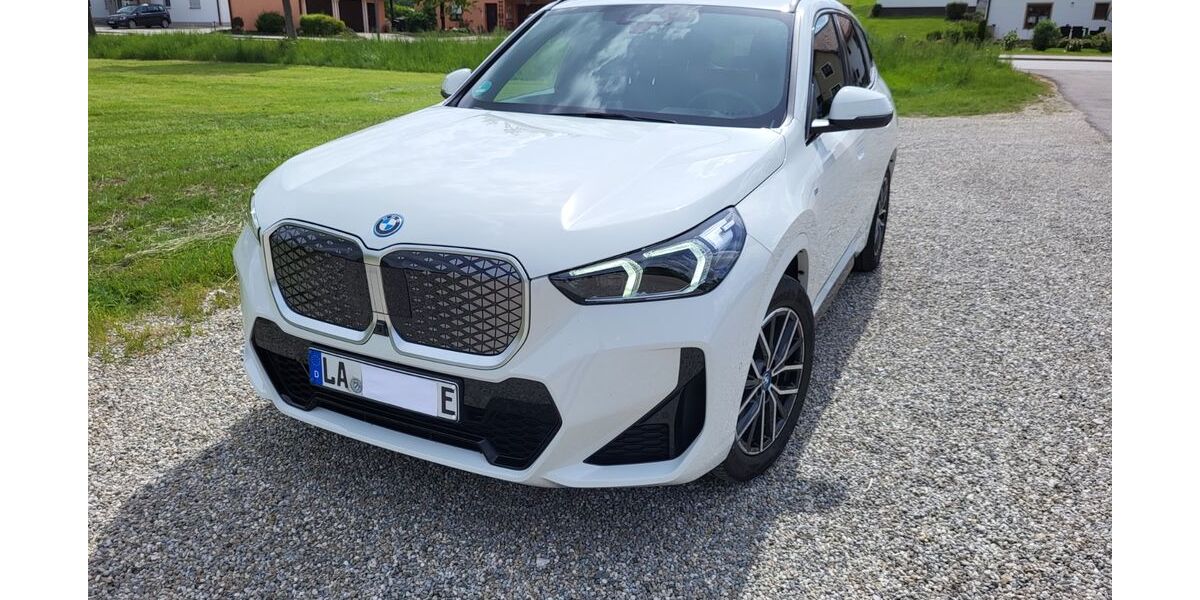 BMW iX1 20.900 km 45.900 &euro; Buch am Erlbach 84172