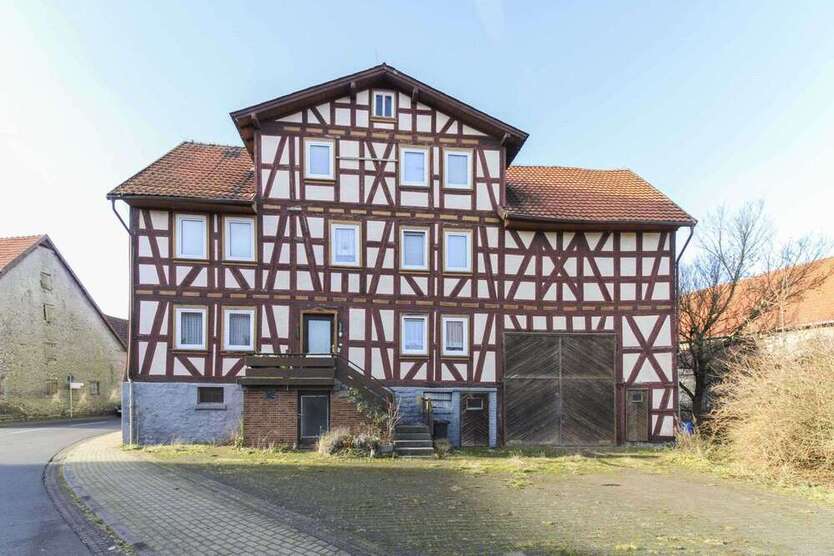 Haus zum Kaufen in Feldatal 79.000 € 208.01 m²