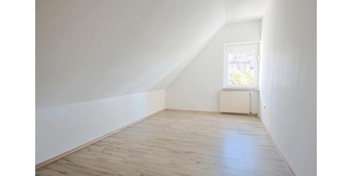 Dachgeschoßwohnung Hiddenhausen - 3 Zimmer, 90 m&sup2;, 780&euro; | Angebot:25393013