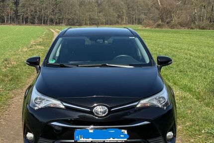 Toyota Avensis 153.461 km 13.500 &euro; Haltern am See 45721