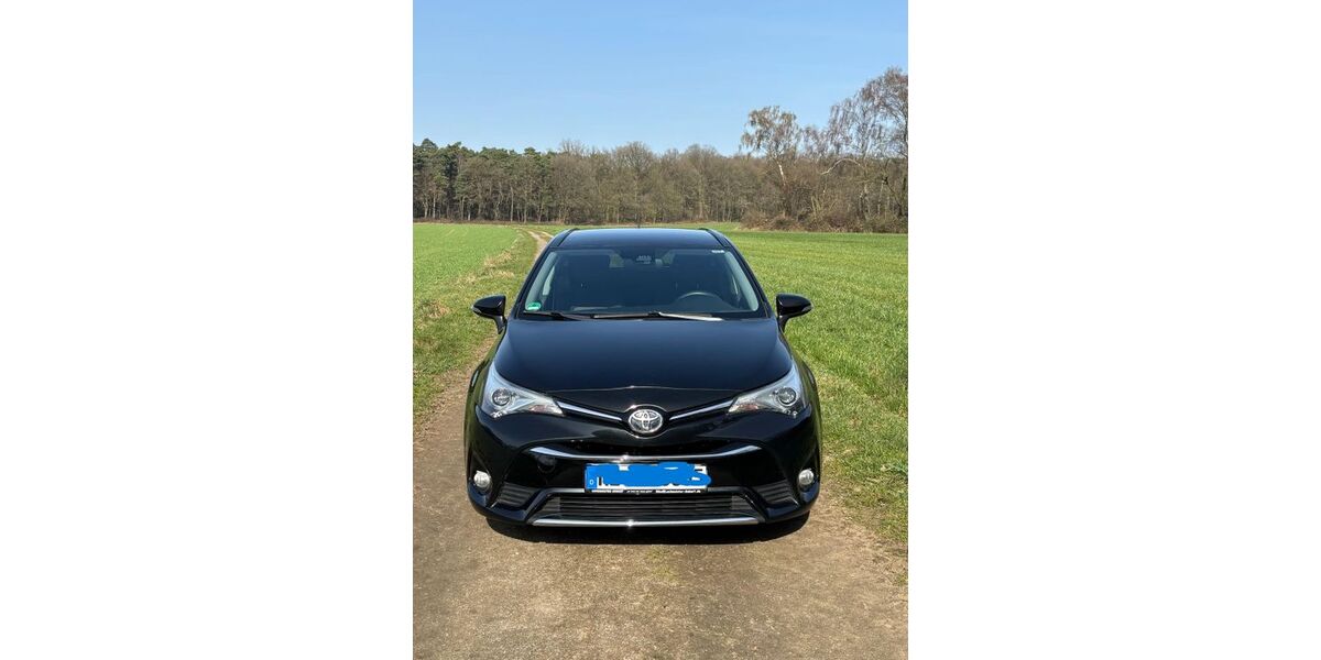 Toyota Avensis 153.461 km 13.900 &euro; Haltern am See 45721