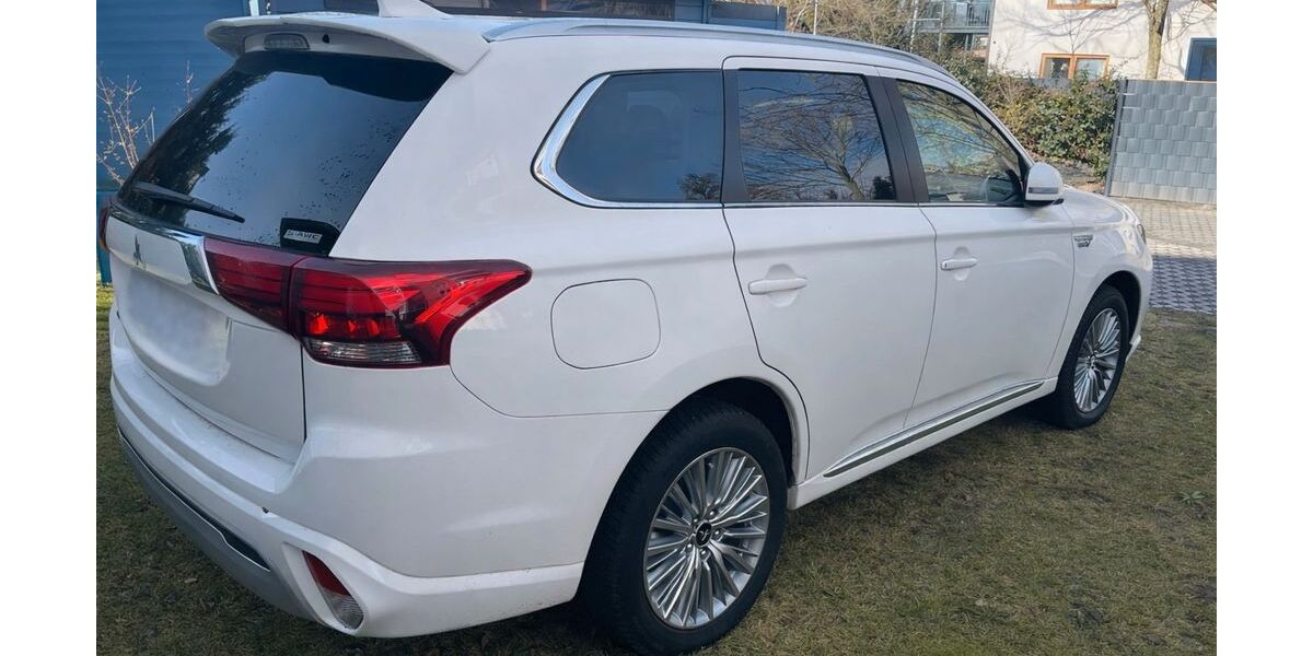 Mitsubishi Outlander 186.000 km 15.500 &euro; Stahnsdorf 14532