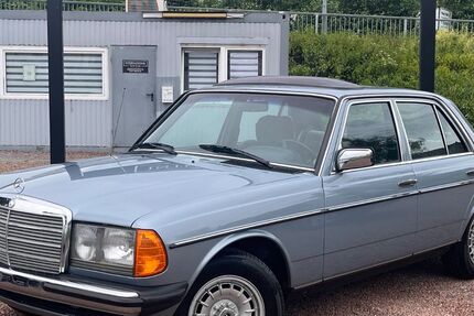 Mercedes-Benz 240 253.287 km 12.500 &euro; Menden (Sauerland) 58706