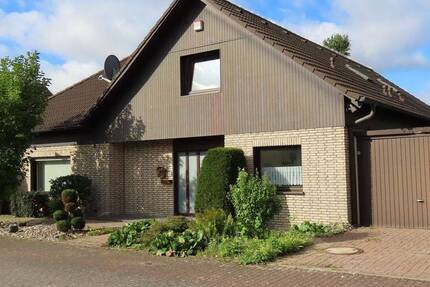 41542 Dormagen-Ückerath: Freistehendes, großes Einfamilienhaus in unverbaubarer Südwestlage
