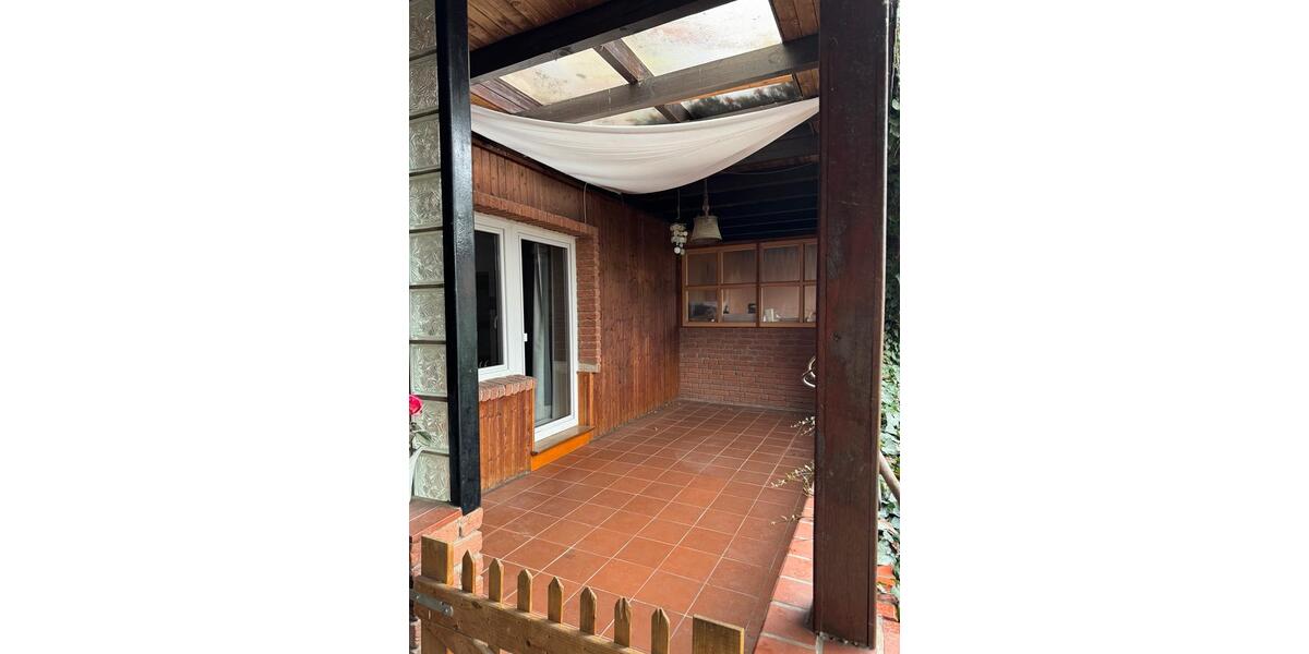 Schöne Erdgeschosswohnung mit überdachter Terrasse 2 zimmer