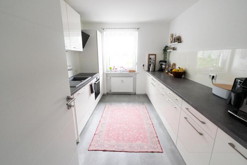 Helle 3,5 Zimmer Wohnung mit großem Garten & kernsaniert