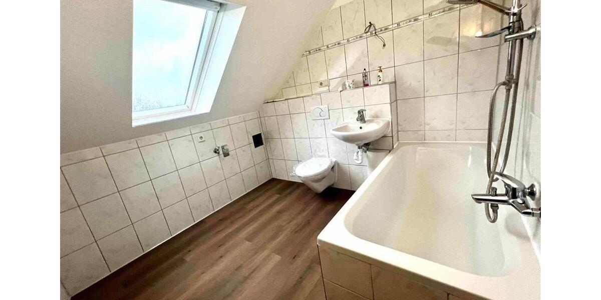 Dachgeschoßwohnung Pegau - 4 Zimmer, 89 m&sup2;, 712&euro; | Angebot:26351171
