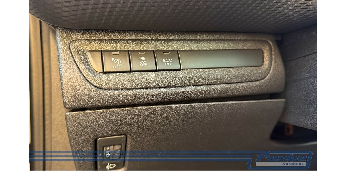 Peugeot 208 Allure*GT-Line*Pano*U-Connect*SHZ*R-Cam* 156.392 km 8.280 &euro; Berlin 13187