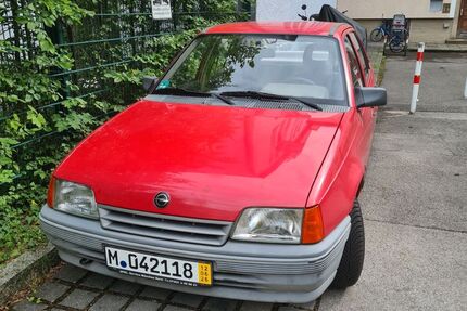 Opel Kadett 60.600 km 3.500 &euro; München 81671
