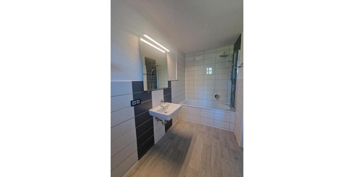 Mehrfamilienhaus, Wohnhaus Lasbek - 12 Zimmer, 400 m&sup2;, 650.000&euro; | Angebot:27128362