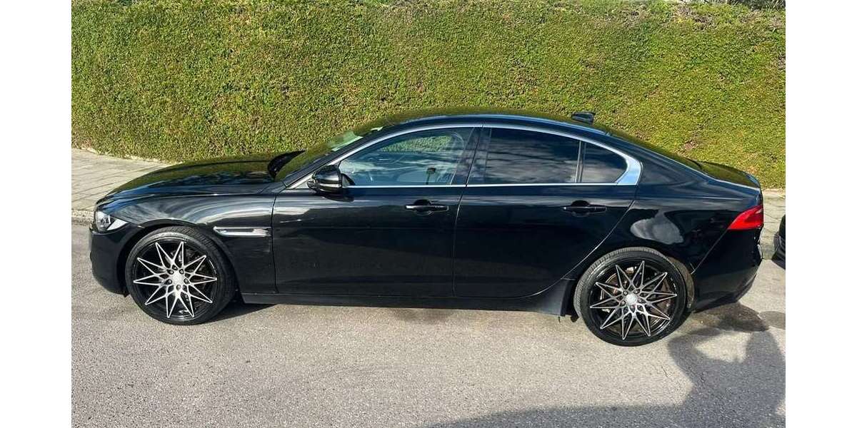 Jaguar XE 144.500 km 12.300 € München 81475