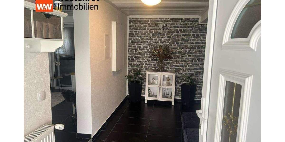 Einfamilienhaus Höchheim - 9 Zimmer, 196 m&sup2;, 240.000&euro; | Angebot:25662319