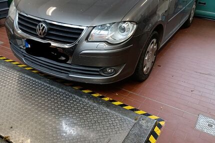 VW Touran 200.000 km 2.500 &euro; Zeitz 06712