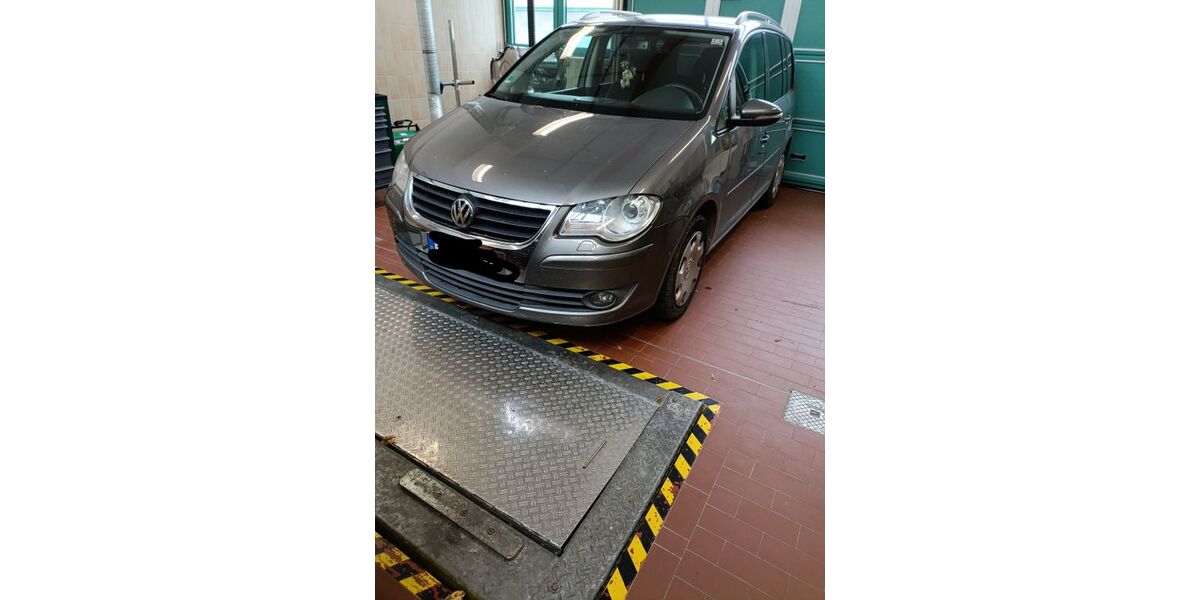 VW Touran 200.000 km 2.500 &euro; Zeitz 06712
