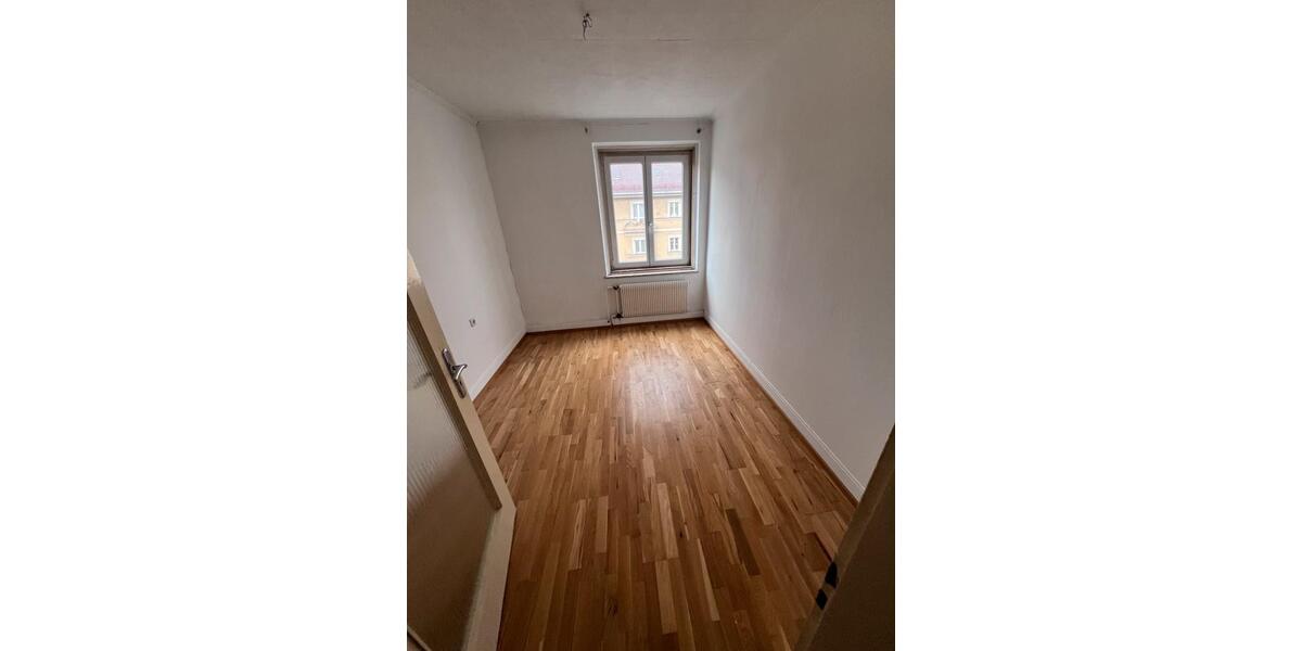 Etagenwohnung Augsburg - 5 Zimmer, 105 m&sup2;, 1.450&euro; | Angebot:25951794