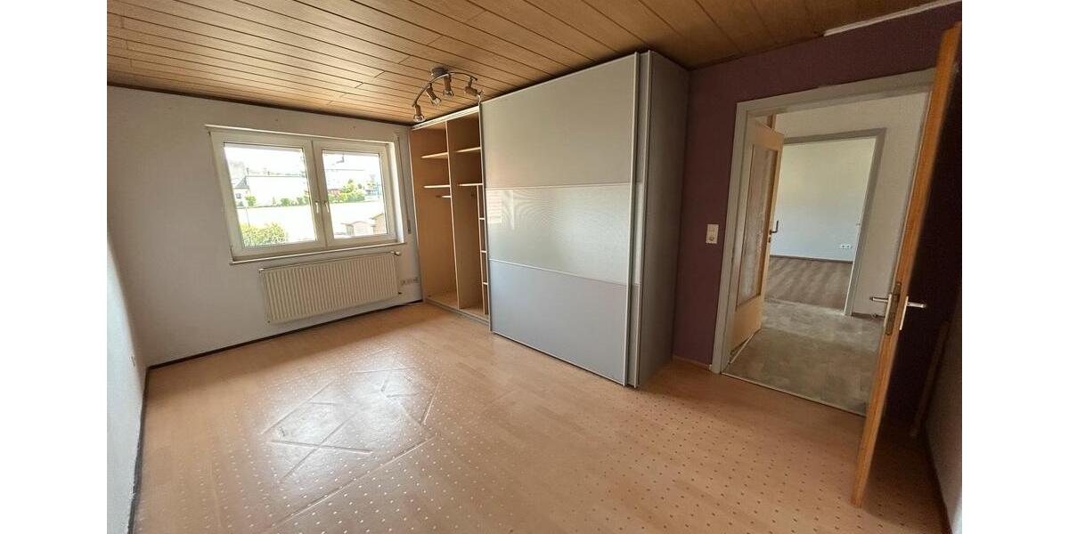 Dachgeschoßwohnung Mitteleschenbach - 3 Zimmer, 85 m&sup2;, 600&euro; | Angebot:26700379