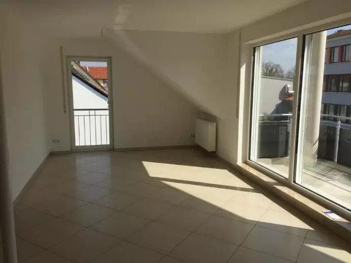 Dachgeschoßwohnung Heroldsbach - 3.5 Zimmer, 106 m&sup2;, 1.230&euro; | Angebot:26119763